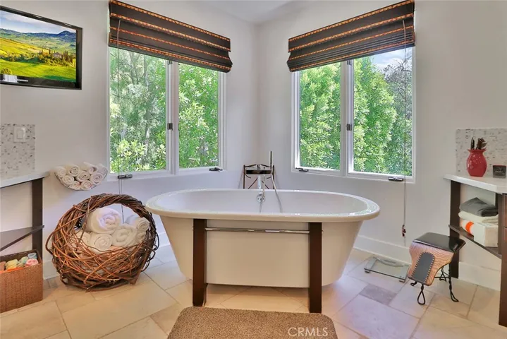 5427 Encino Avenue, Encino, California 91316