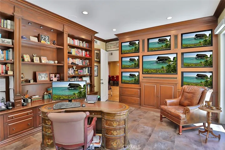 5427 Encino Avenue, Encino, California 91316