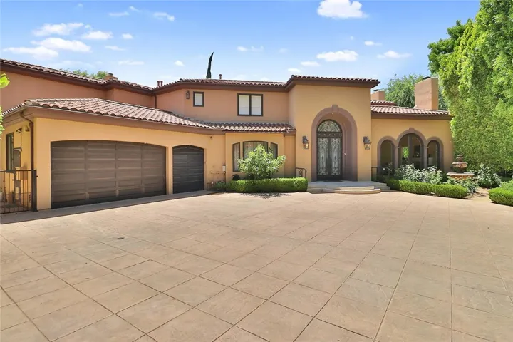 5427 Encino Avenue, Encino, California 91316