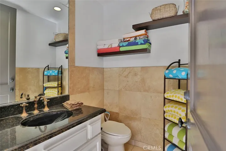 5427 Encino Avenue, Encino, California 91316