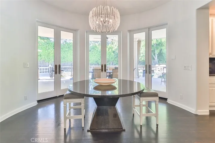 5427 Encino Avenue, Encino, California 91316