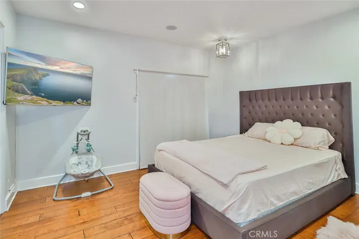 5427 Encino Avenue, Encino, California 91316