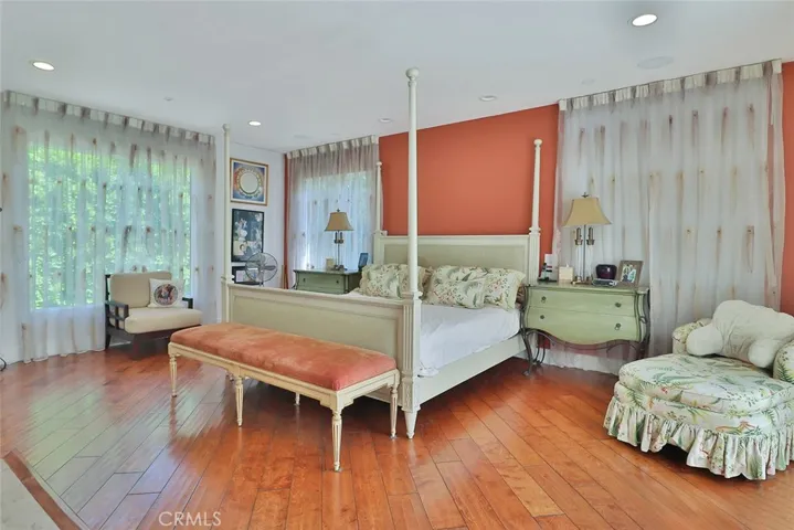 5427 Encino Avenue, Encino, California 91316