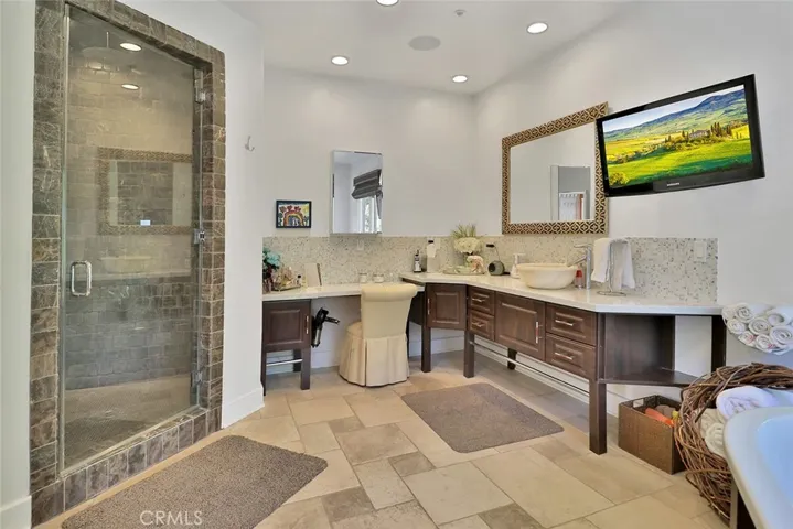 5427 Encino Avenue, Encino, California 91316