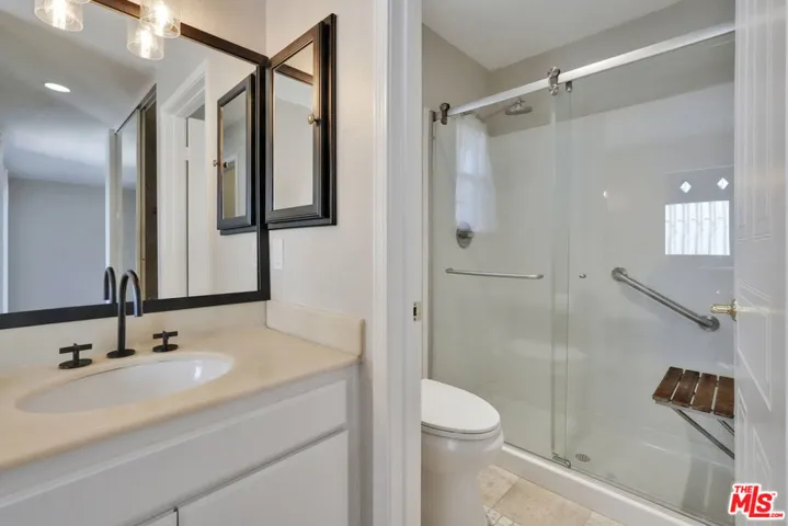 Shower On-Suite Bathroom Master