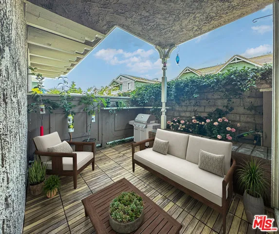 Patio Room to Entertain