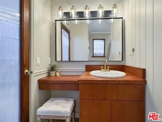 2nd Bathroom Upstairs
