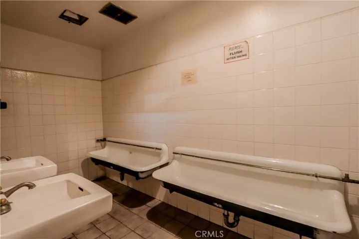 13813 S Main Street, Los Angeles, California 90061