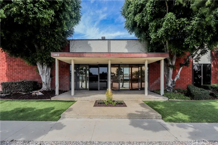 13813 S Main Street, Los Angeles, California 90061