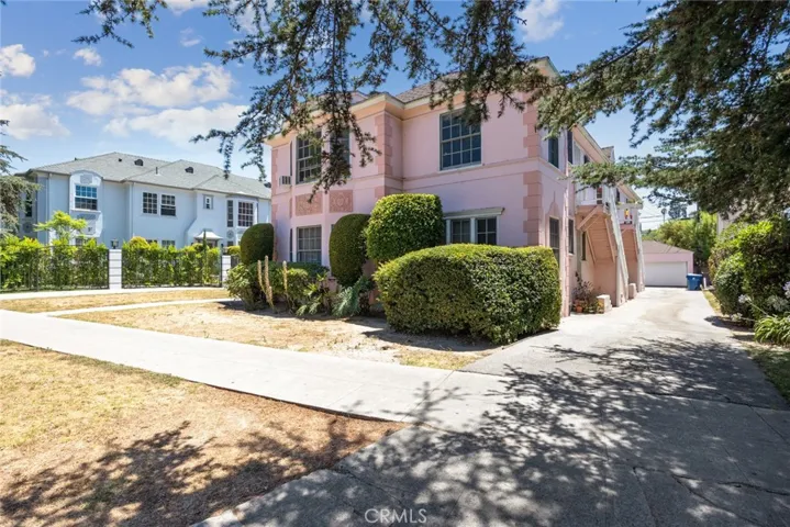 Front of 6 unit property