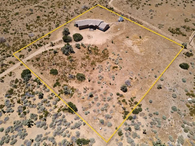 12610 Pallet Mesa Road, Pearblossom, California 93553