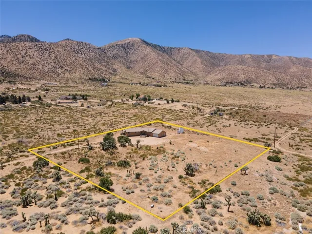 12610 Pallet Mesa Road, Pearblossom, California 93553