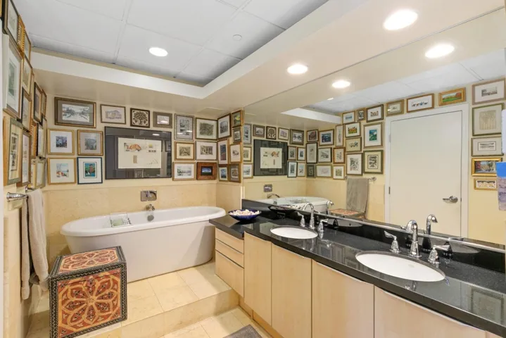 877 Island 508, San Diego, California 92101