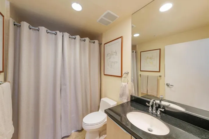 877 Island 508, San Diego, California 92101