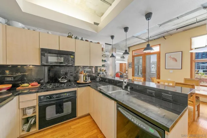 877 Island 508, San Diego, California 92101