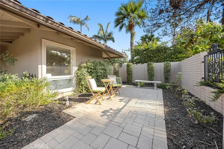 These outdoor spaces are the ultimate antidote to the stresses of the outside world. This front courtyard is a timeless backdrop that will set the scene for many new chapters to come.