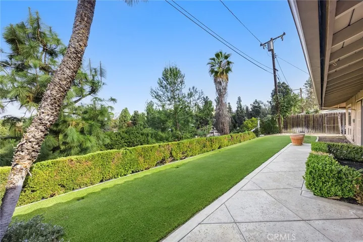The open and expansive views will bring a calmness to each day. These are views you can enjoy with a morning cup of coffee or a sunset glass of wine.