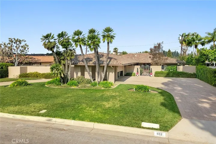 This home boasts 2836 square feet of living space and a gracious lot size of 20,000 square feet.