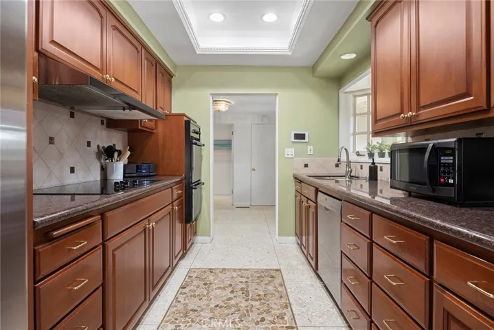 With ample cabinets for storage, staying organized is easy.