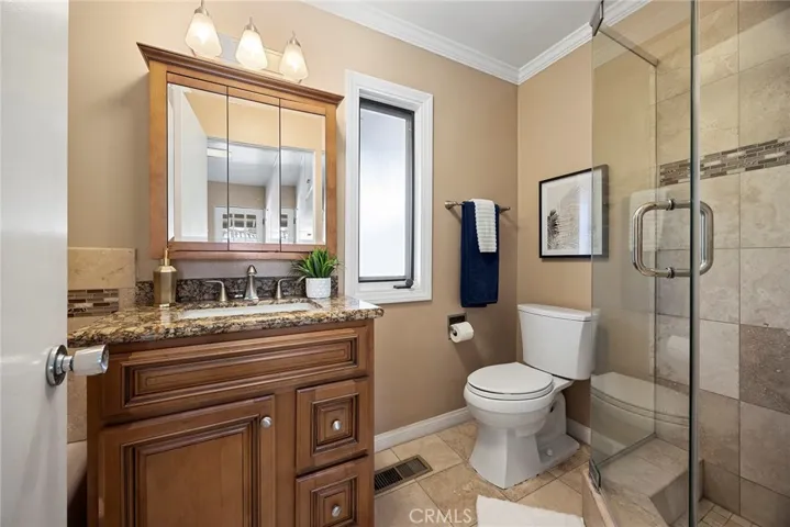 Full bath is located close to the pool and is a nice place to get cleaned up after gardening. This bathroom is located near the laundry room area. Behind the door on the left is a tub for those who prefer bubble baths.