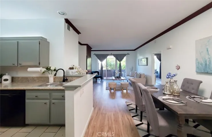 Kitchen & Dinning room