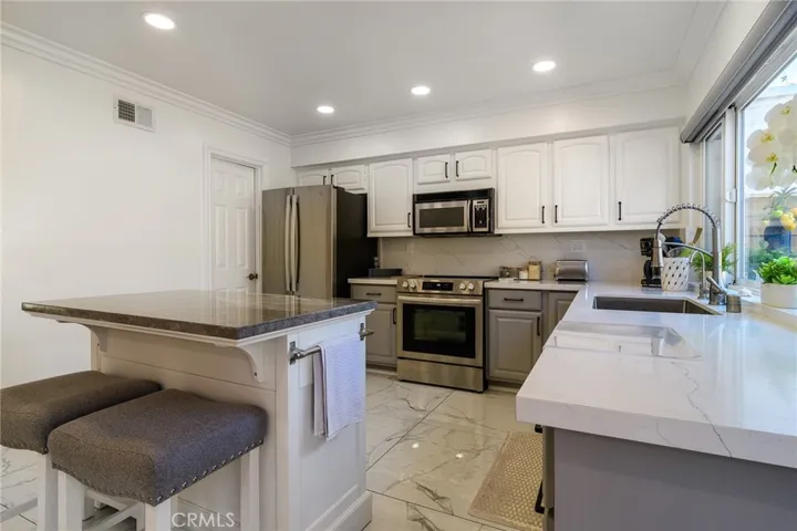 10390 Truckee River Court, Fountain Valley, California 92708