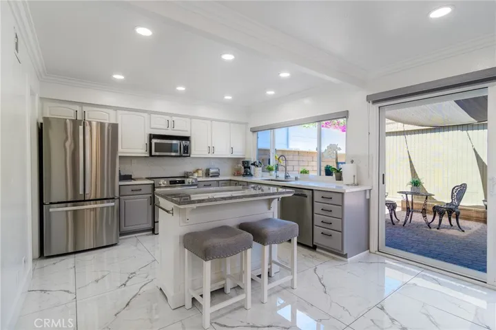 10390 Truckee River Court, Fountain Valley, California 92708