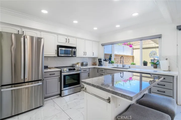 10390 Truckee River Court, Fountain Valley, California 92708