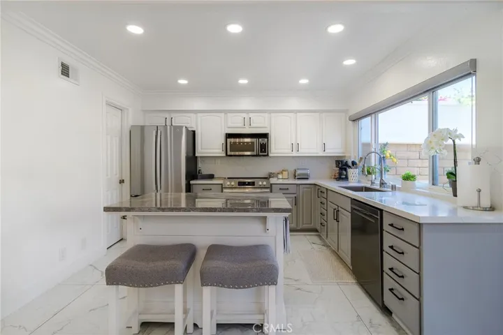 10390 Truckee River Court, Fountain Valley, California 92708