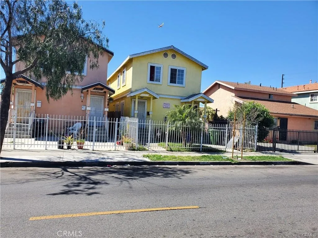9715 - 9717 Wilmington Avenue, Los Angeles, California 90002 home-pic-1