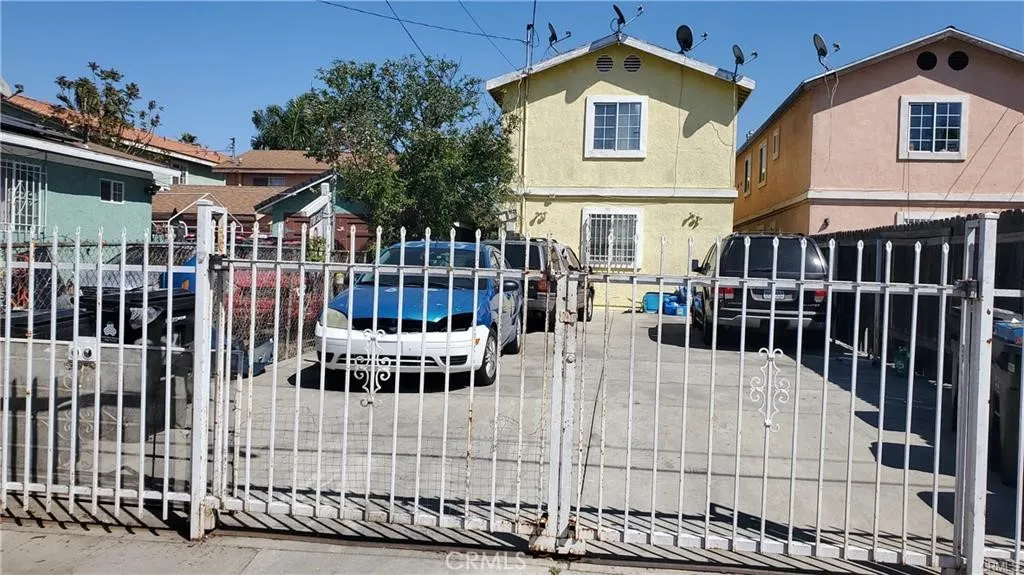 9715 - 9717 Wilmington Avenue, Los Angeles, California 90002 home-pic-4