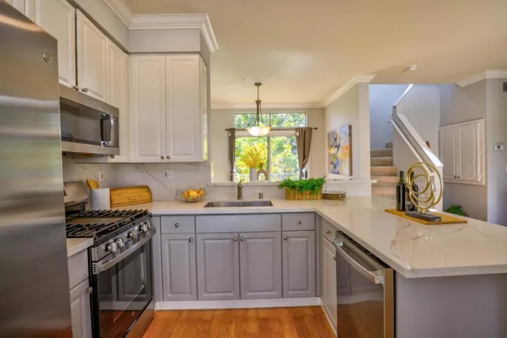 412 Kent Court, Mountain View, California 94043