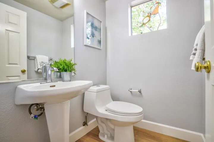 412 Kent Court, Mountain View, California 94043