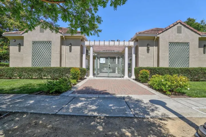412 Kent Court, Mountain View, California 94043