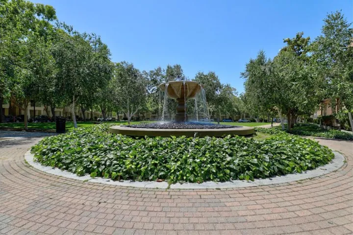 412 Kent Court, Mountain View, California 94043