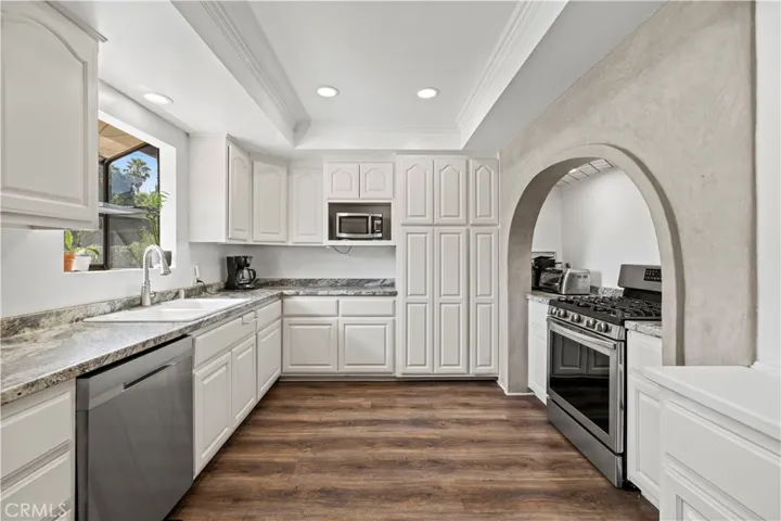20540 Keswick Street, Winnetka, California 91306