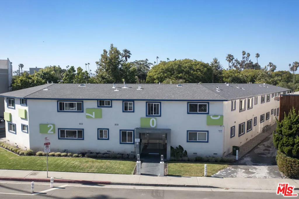 2700 Abbot Kinney Boulevard, Venice, California 90291, 24 Bedrooms Bedrooms, ,15 BathroomsBathrooms,Residential Income,For Sale,Abbot Kinney,24424311