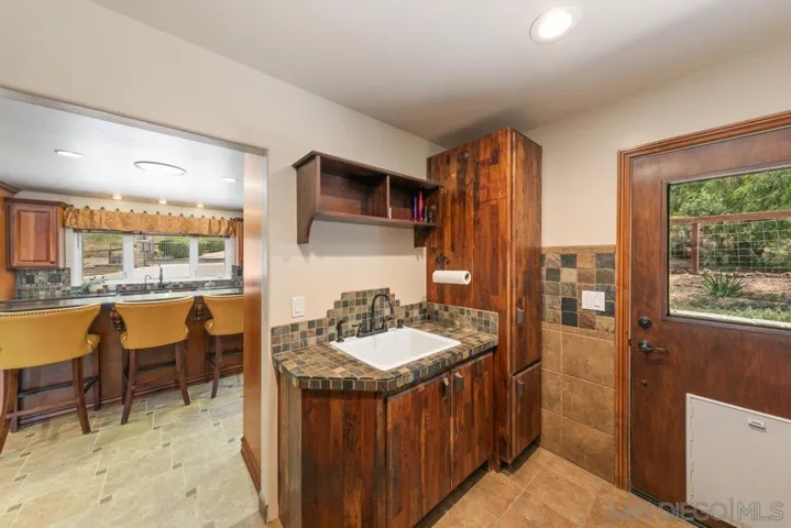 2566 Descanso Ln, El Cajon, California 92021