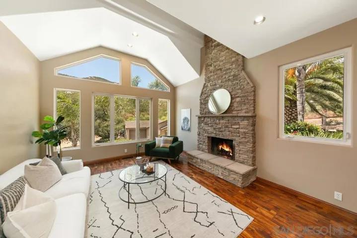 2566 Descanso Ln, El Cajon, California 92021