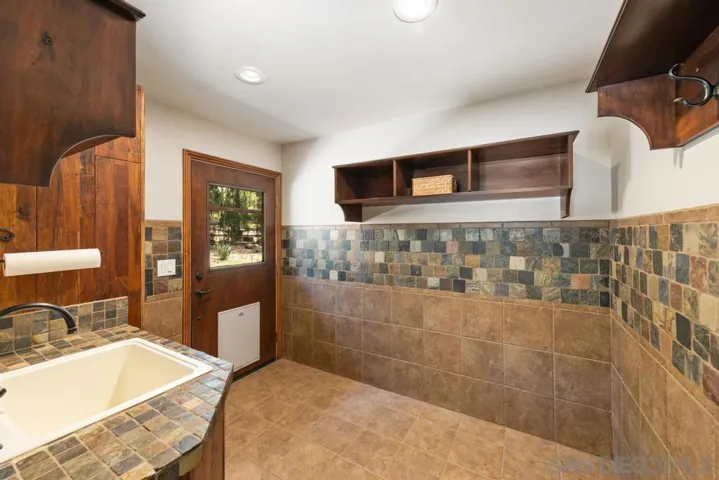 2566 Descanso Ln, El Cajon, California 92021