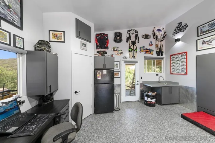 2566 Descanso Ln, El Cajon, California 92021
