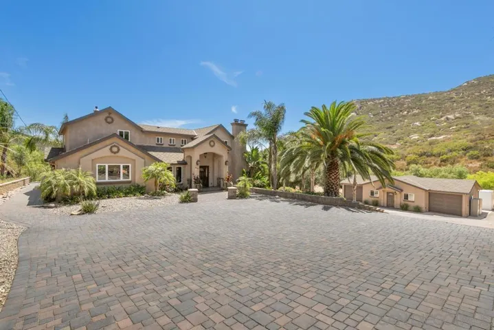 2566 Descanso Ln, El Cajon, California 92021