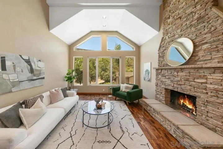 2566 Descanso Ln, El Cajon, California 92021