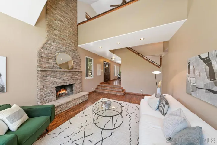 2566 Descanso Ln, El Cajon, California 92021