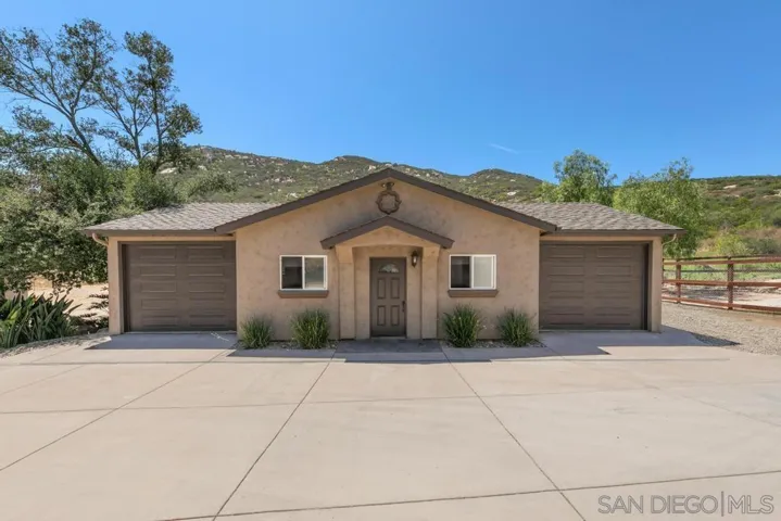 2566 Descanso Ln, El Cajon, California 92021