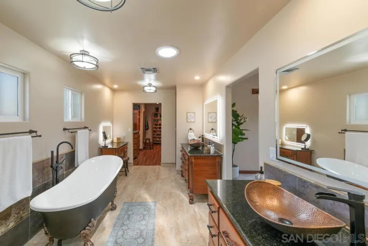 2566 Descanso Ln, El Cajon, California 92021