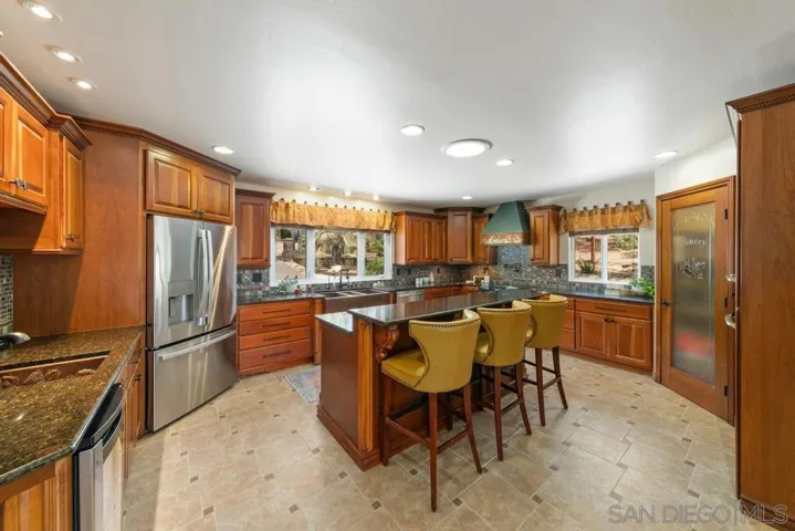 2566 Descanso Ln, El Cajon, California 92021