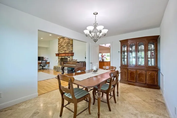 4190 Sunnyhill Drive, Carlsbad, California 92008