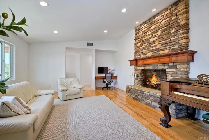 4190 Sunnyhill Drive, Carlsbad, California 92008