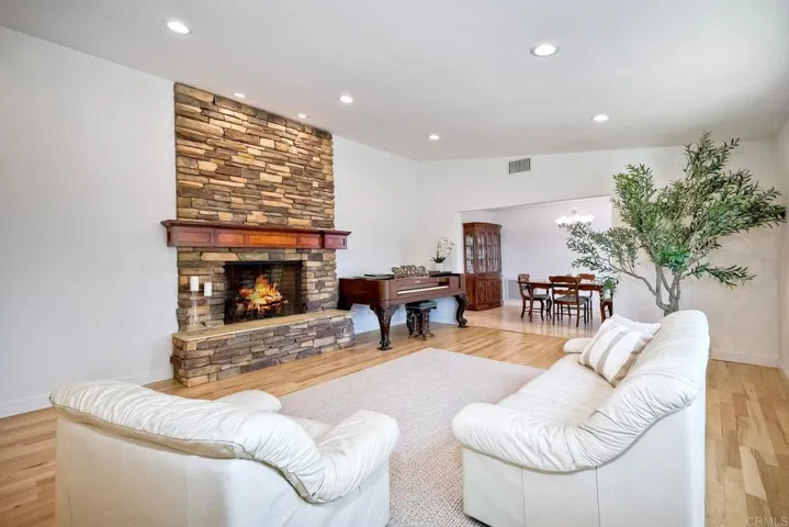 4190 Sunnyhill Drive, Carlsbad, California 92008